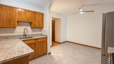 5819 Jamieson Ave, Unit 5823 in St. Louis, MO - Building Photo - Building Photo