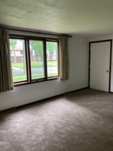 182 Denrose Dr, Unit 2 in Buffalo, NY - Building Photo - Building Photo