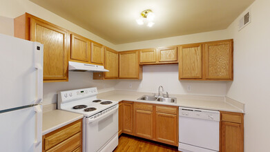 Ravine Apartments in Kalamazoo, MI - Building Photo - Building Photo