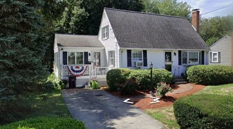 411 East St in Weymouth, MA - Building Photo