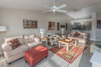 800 New Waterford Dr in Naples, FL - Building Photo - Building Photo