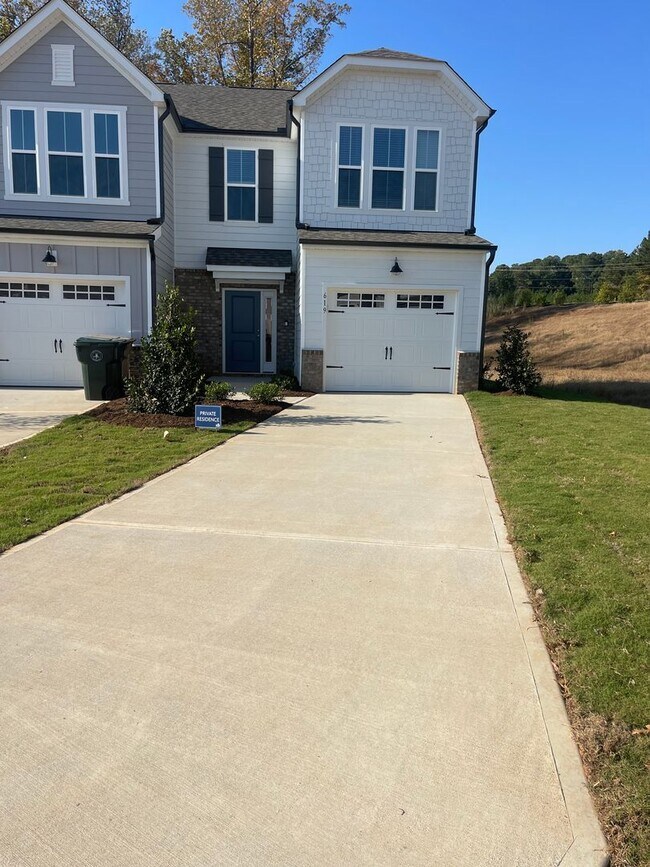 619 Glen Clova Dr in Raleigh, NC - Foto de edificio - Building Photo