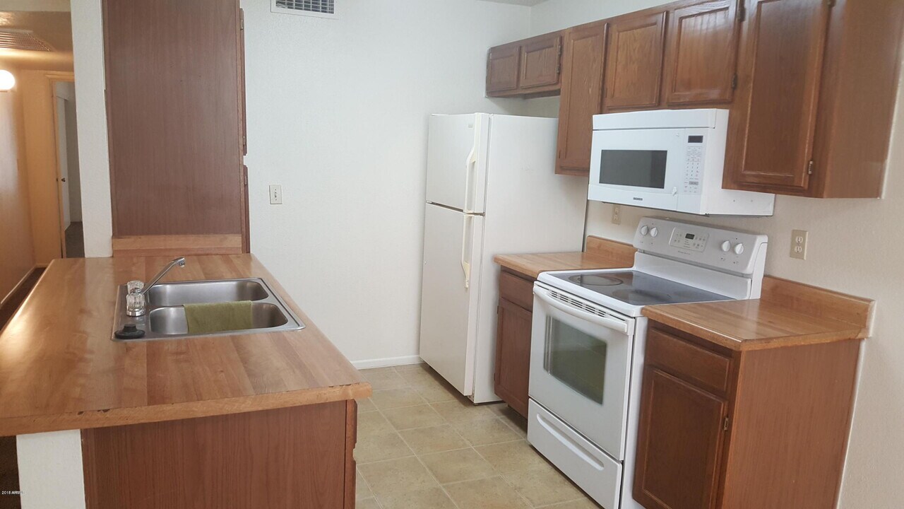 5236 W Peoria Ave-Unit -201 in Glendale, AZ - Building Photo