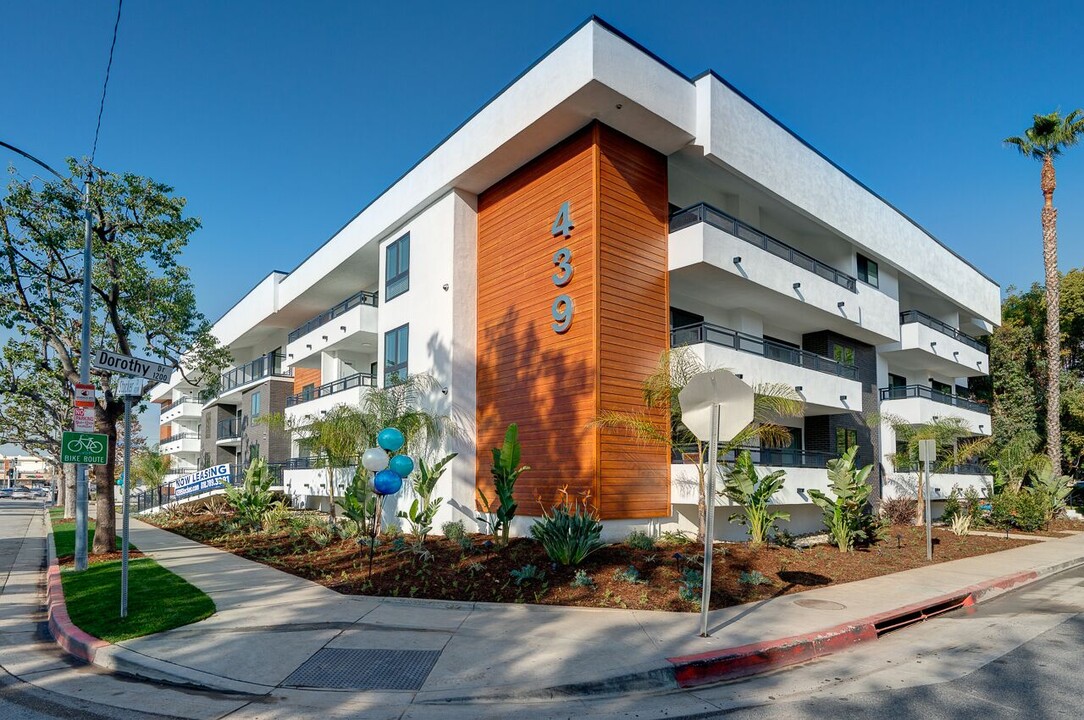 439 W Stocker Luxury Living in Glendale, CA - Building Photo