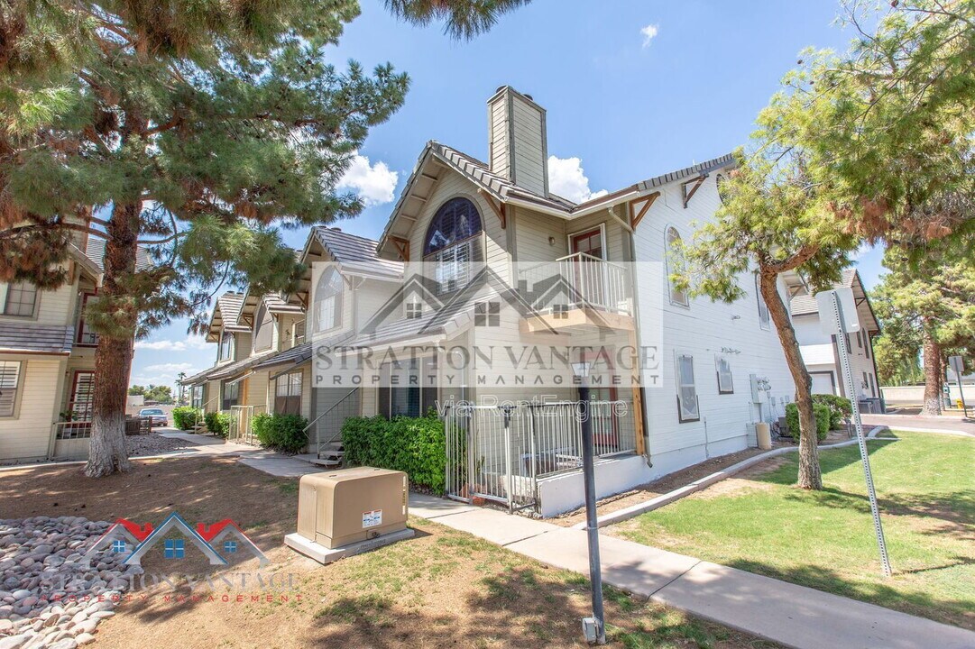 20 S Buena Vista Ave in Gilbert, AZ - Building Photo