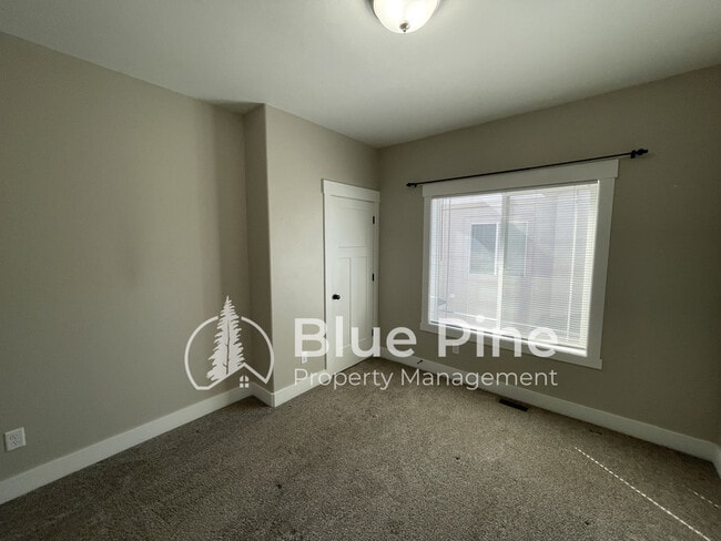 700 S Saturn Ave in Idaho Falls, ID - Building Photo - Building Photo