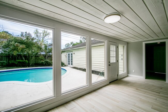 10827 Tupper Lake Dr