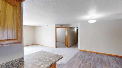 2711 Marina Rd SE in Mandan, ND - Building Photo - Building Photo