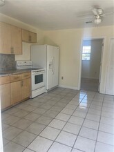 18351 SW 107th Ave-Unit -1 in Miami, FL - Foto de edificio - Building Photo