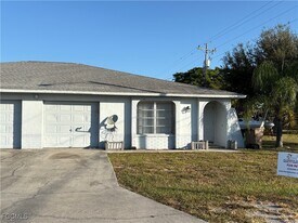 727 SW 39th St in Cape Coral, FL - Building Photo