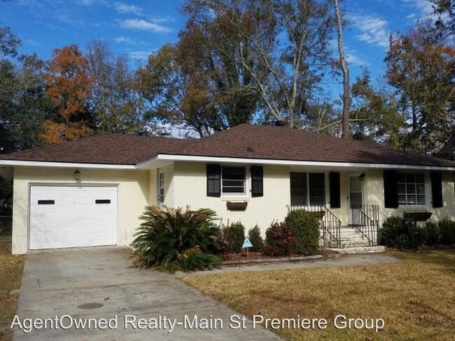 property at 26 Riverdale Dr