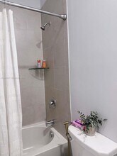 10598 West 33rd Ct in Hialeah, FL - Foto de edificio - Building Photo