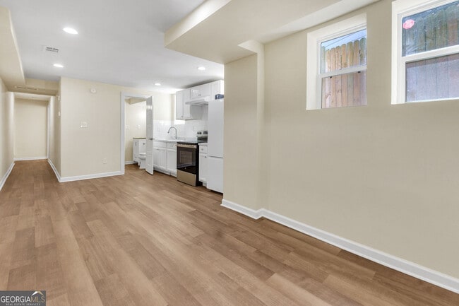 property at 998 Mayson Turner Rd NW