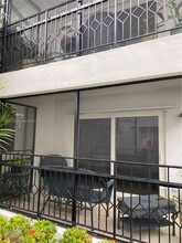 2722 S Le Jeune Rd in Miami, FL - Building Photo - Building Photo