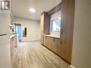 1078 College St in Toronto, ON - Building Photo - Building Photo