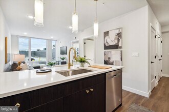 1102 Germantown Ave, Unit 206 in Philadelphia, PA - Foto de edificio - Building Photo