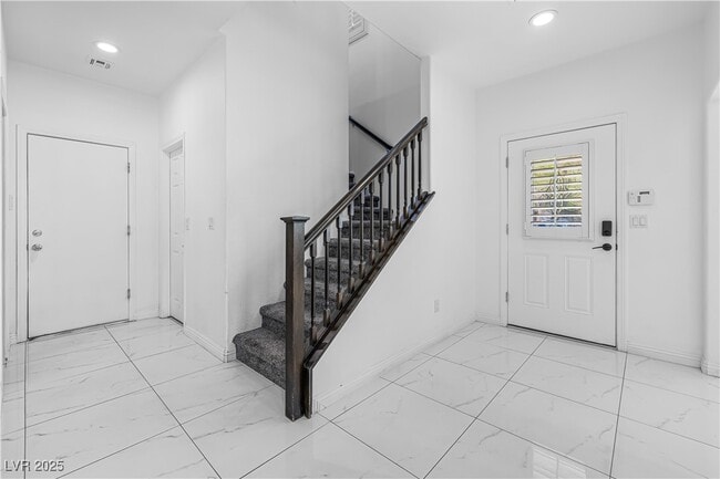 8123 N Cowboy Springs St in North Las Vegas, NV - Foto de edificio - Building Photo