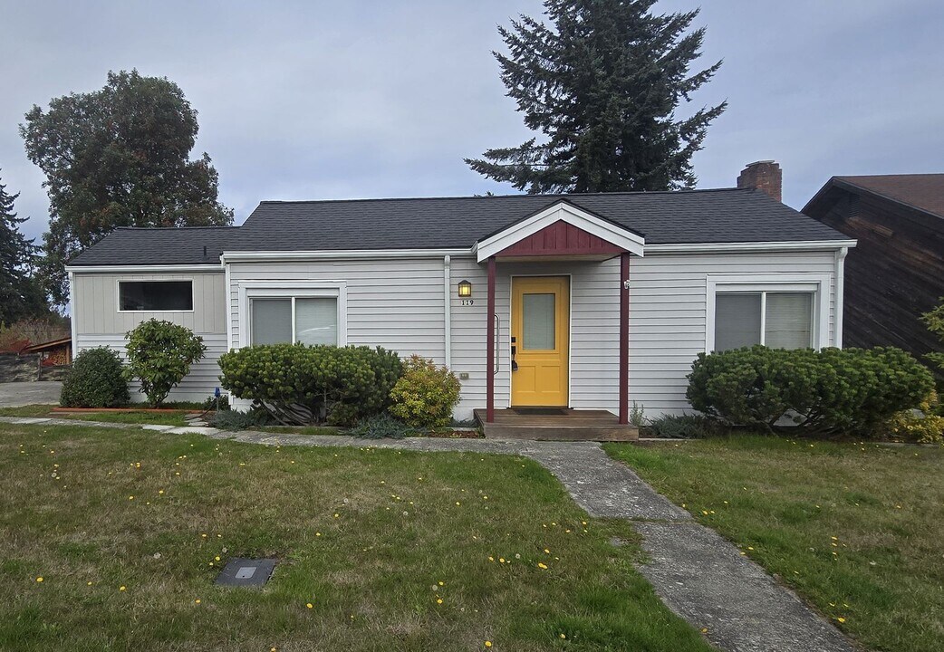 119 W Fogarty Ave in Port Angeles, WA - Building Photo