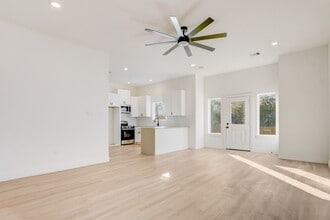 10518 Ashville Dr in Houston, TX - Building Photo - Building Photo