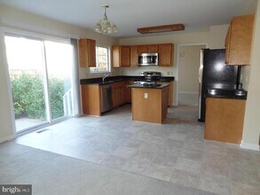 822 Anna Ln in Gambrills, MD - Building Photo - Building Photo