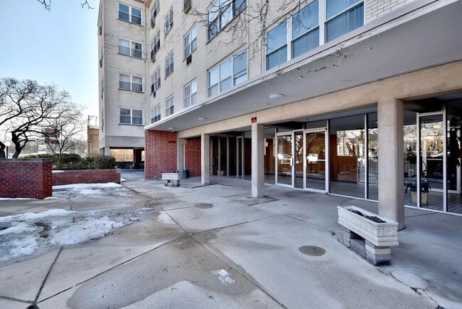 6040 N Troy St in Chicago, IL - Building Photo - Building Photo