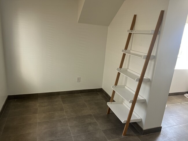 76 Latona St in San Francisco, CA - Building Photo - Building Photo