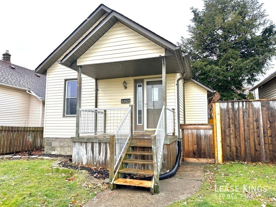 1529 Windermere Rd in Windsor, ON - Building Photo
