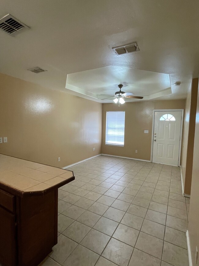 5840 N Bentsen Palm Dr, Unit 5840 Bentsen Palm Apt. in Mission, TX - Foto de edificio - Building Photo