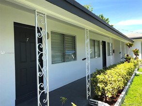 2305 Monroe St-Unit -11 in Hollywood, FL - Building Photo - Building Photo