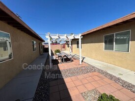 422 Rosa Parks Rd in Palm Springs, CA - Building Photo