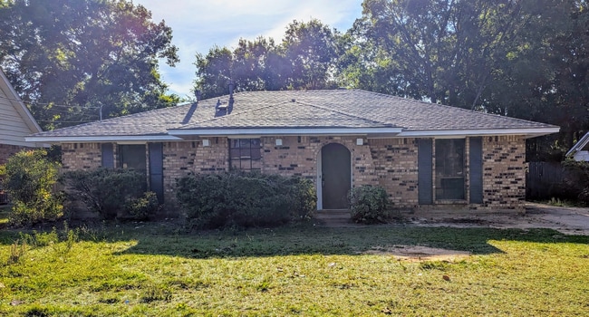 property at 4704 Ray Dr