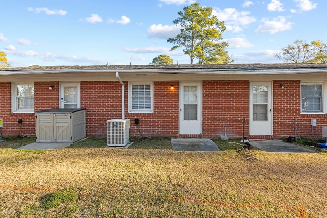 224 Zack Cir in Jacksonville, NC - Foto de edificio - Building Photo