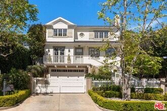 146 N Carmelina Ave in Los Angeles, CA - Building Photo - Building Photo