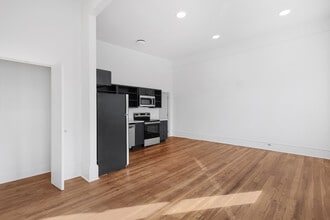 119 Congress St in Rumford, ME - Foto de edificio - Building Photo