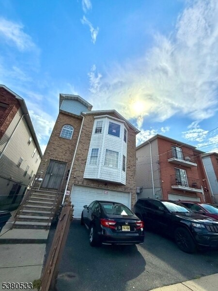 24 Hunter St in Newark, NJ - Building Photo