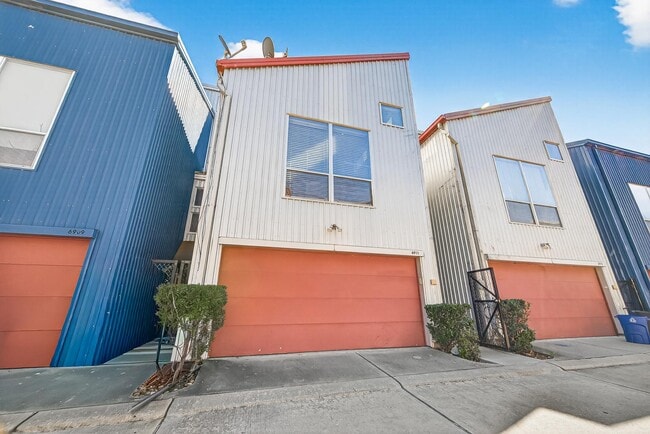 6911 Yellowstone Way Dr in Houston, TX - Foto de edificio - Building Photo