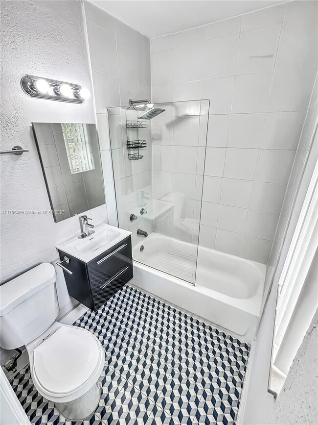 6647 SW 59th Pl in South Miami, FL - Foto de edificio - Building Photo