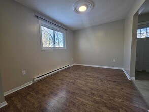 712 Victoria St in Kingston, ON - Building Photo - Building Photo