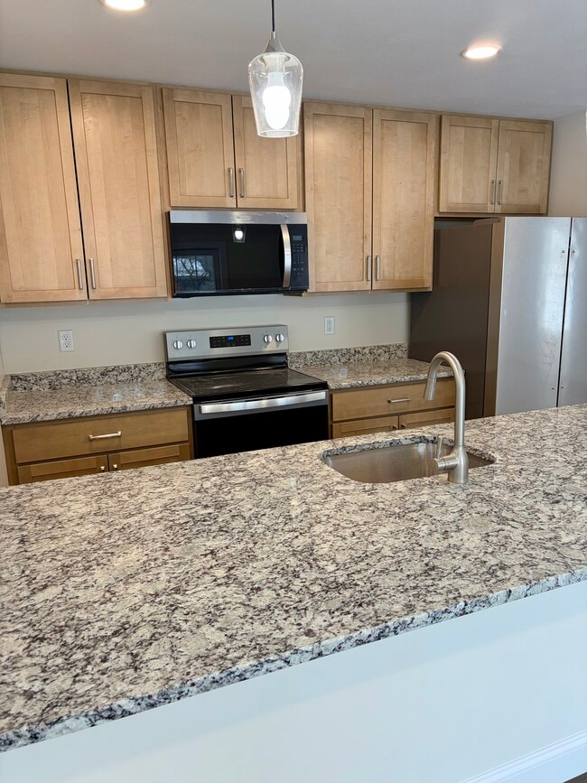 122 Memphis St in Liverpool, NY - Foto de edificio - Building Photo