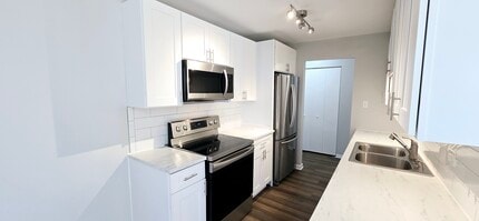 10 Oak Ave in Westmont, IL - Building Photo - Building Photo