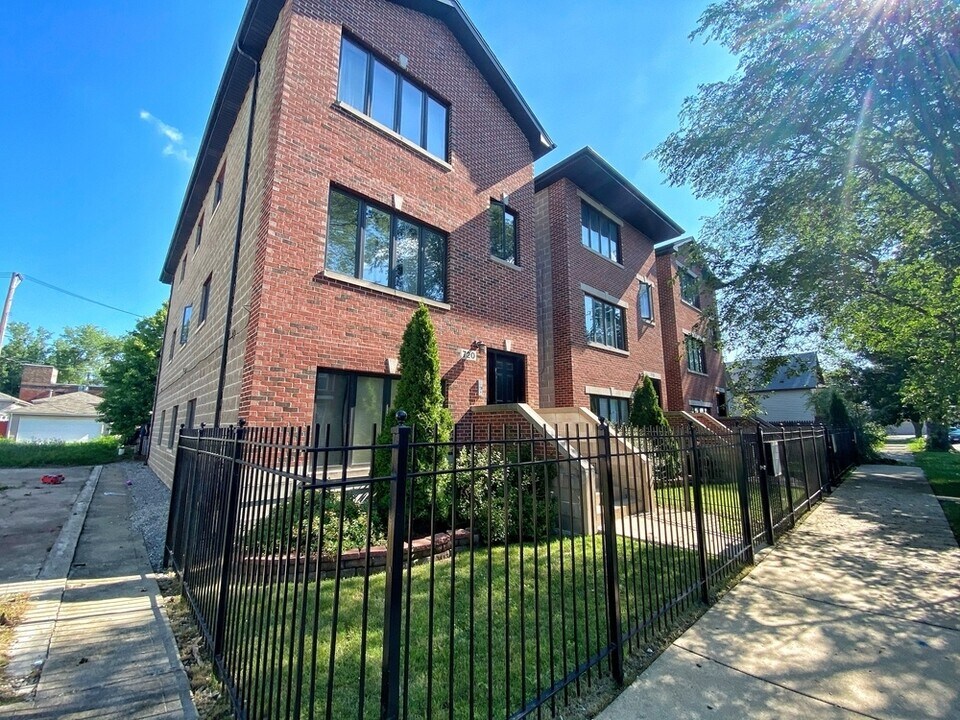 720 West 50th in Chicago, IL - Building Photo