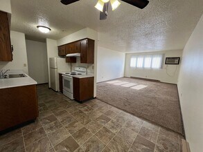 2321-20 1/2 20 1/2 Ave S in Fargo, ND - Foto de edificio - Building Photo