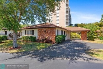 9089 Thunderbird Dr in Coral Springs, FL - Building Photo - Building Photo