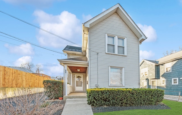 property at 425 E 9th St