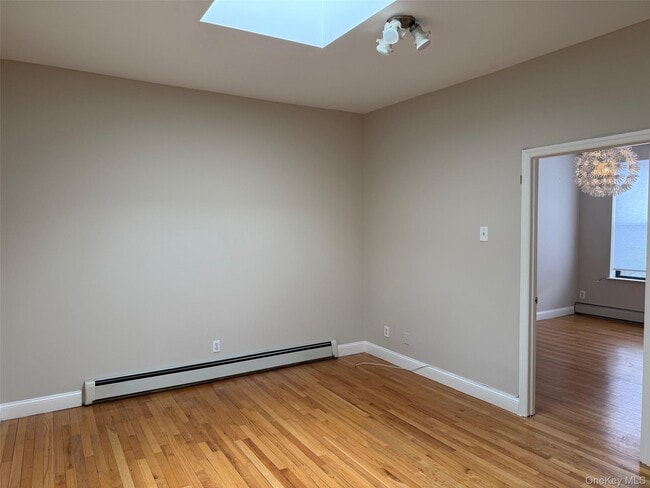 36-09 Ditmars Blvd in Queens, NY - Building Photo - Building Photo