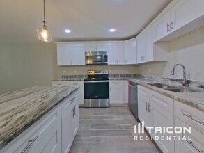 10 Suncrest Dr in Safety Harbor, FL - Foto de edificio - Building Photo
