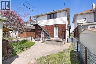 1069 Marentette Ave in Windsor, ON - Building Photo - Building Photo
