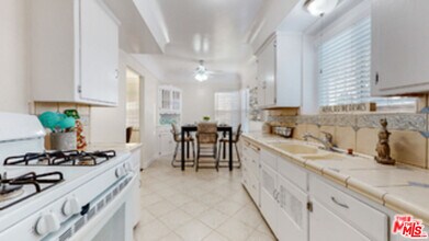 2059 W 83rd St in Los Angeles, CA - Building Photo - Building Photo