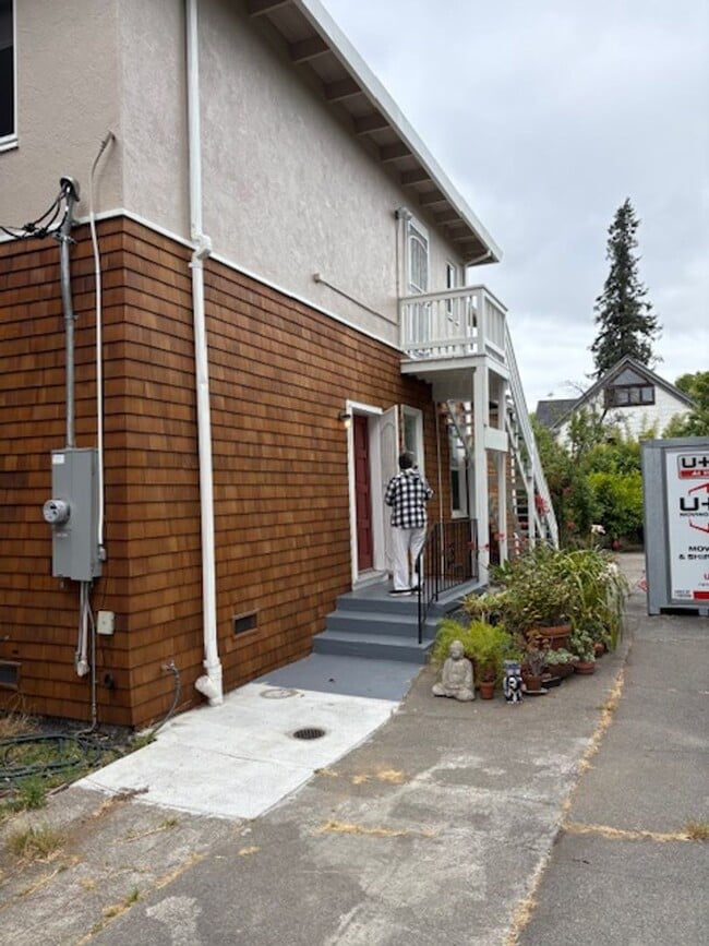 2129 Woolsey St in Berkeley, CA - Building Photo - Building Photo