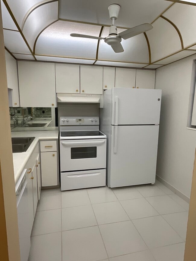 2900 NW 47th Terrace, Unit 103 in Lauderdale Lakes, FL - Foto de edificio - Building Photo